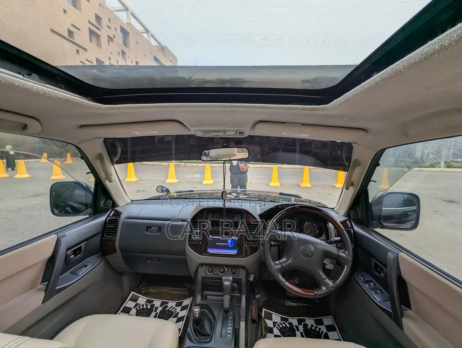 Mitsubishi Pajero V73 With Sunroof 2002