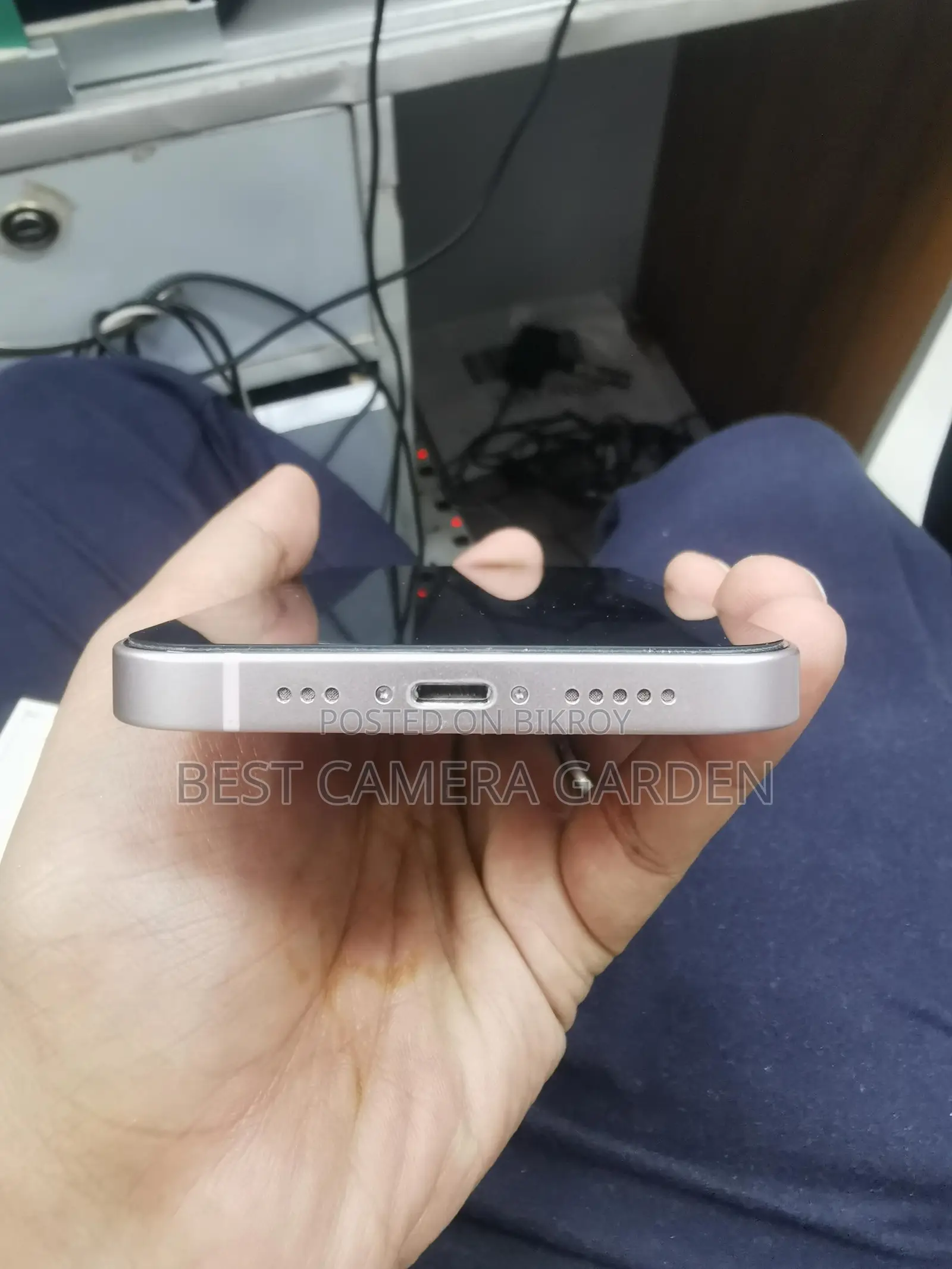 Apple iPhone 13 . (Used)