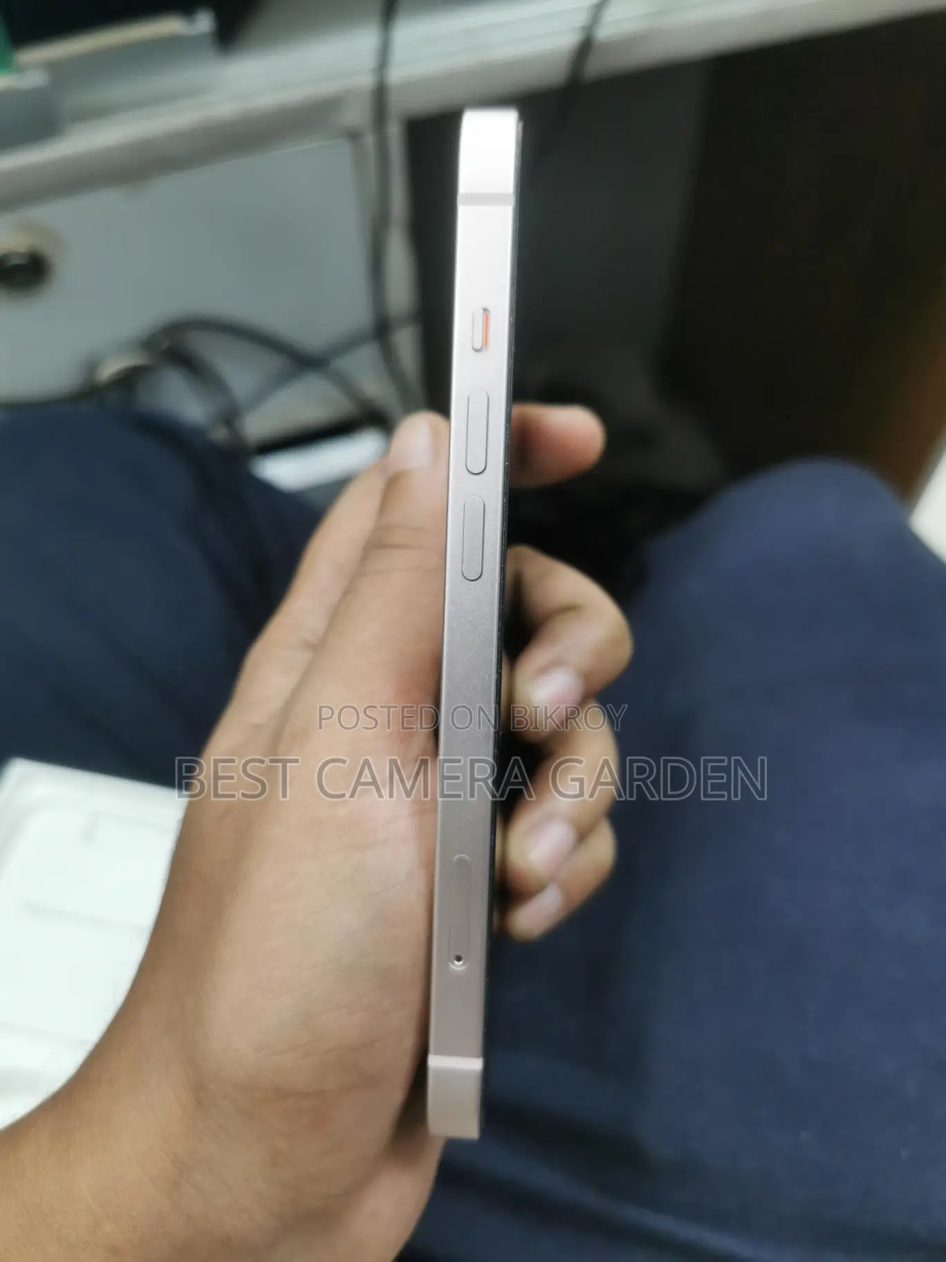 Apple iPhone 13 . (Used)