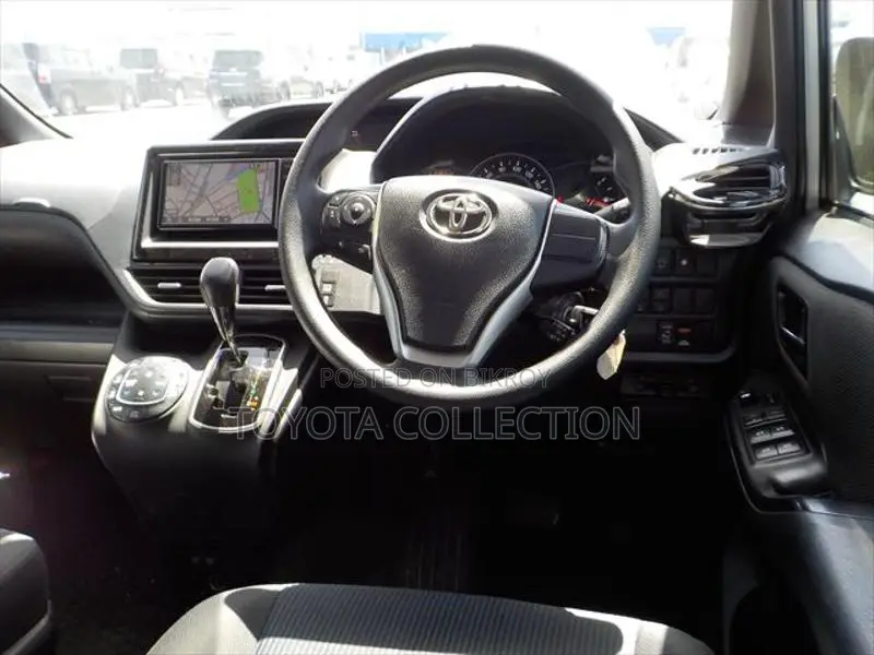 Toyota Noah X NON HYBRID 8 SEAT 2021