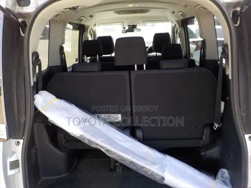 Toyota Noah X NON HYBRID 8 SEAT 2021