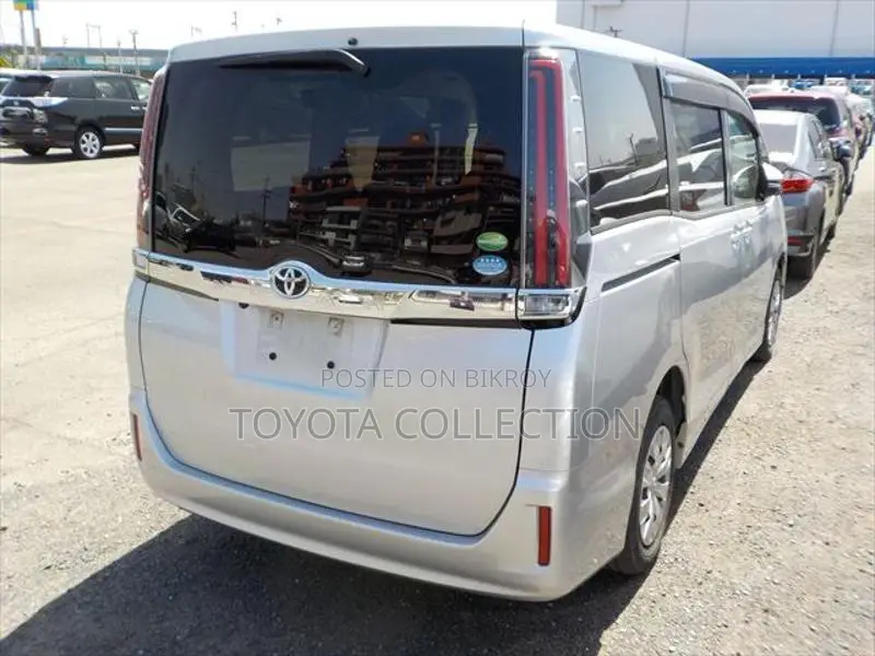 Toyota Noah X NON HYBRID 8 SEAT 2021