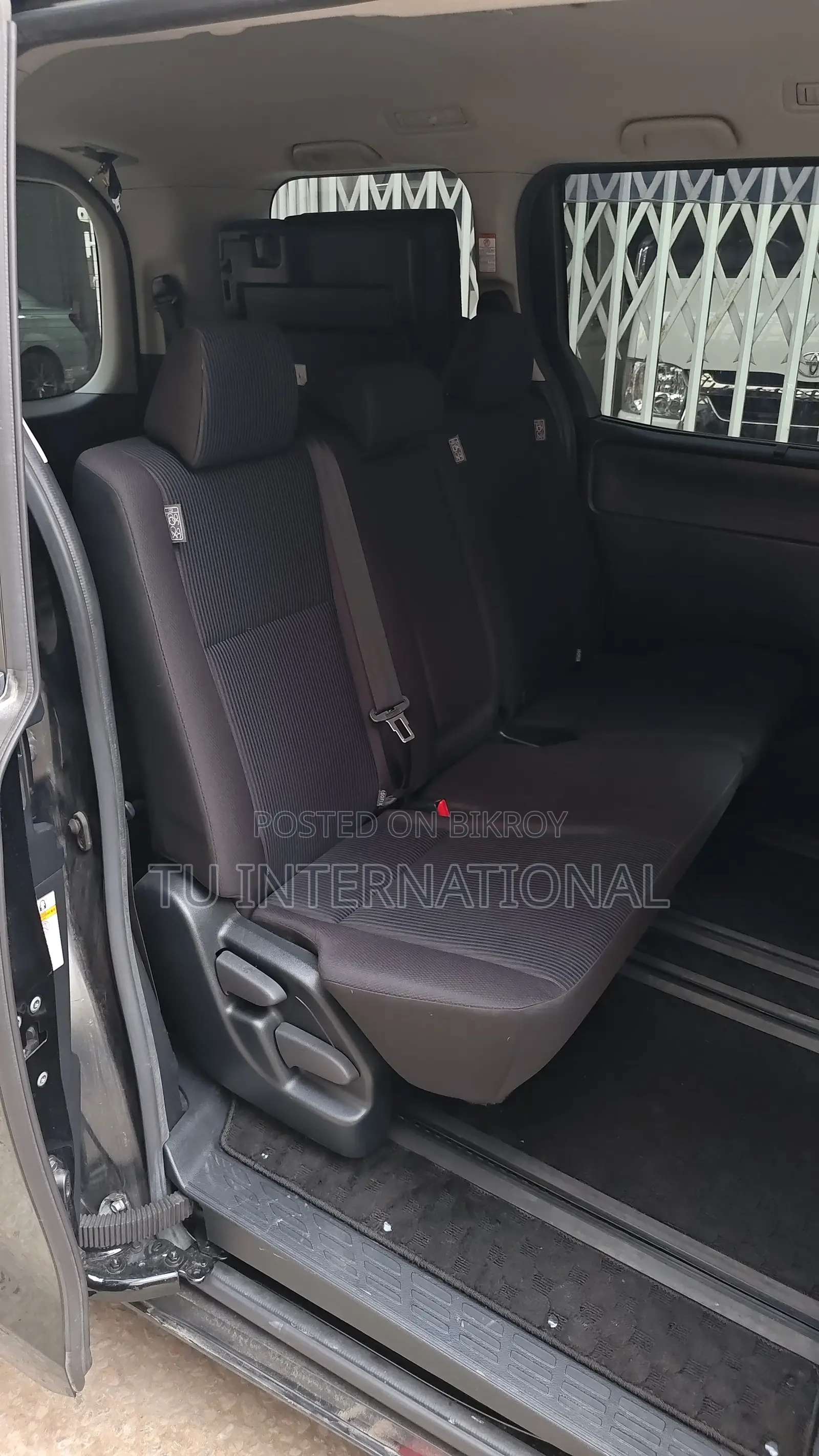 Toyota Noah NON HYBRID PACKAGE 2020