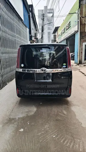 Toyota Noah Non-Hybrid 2020