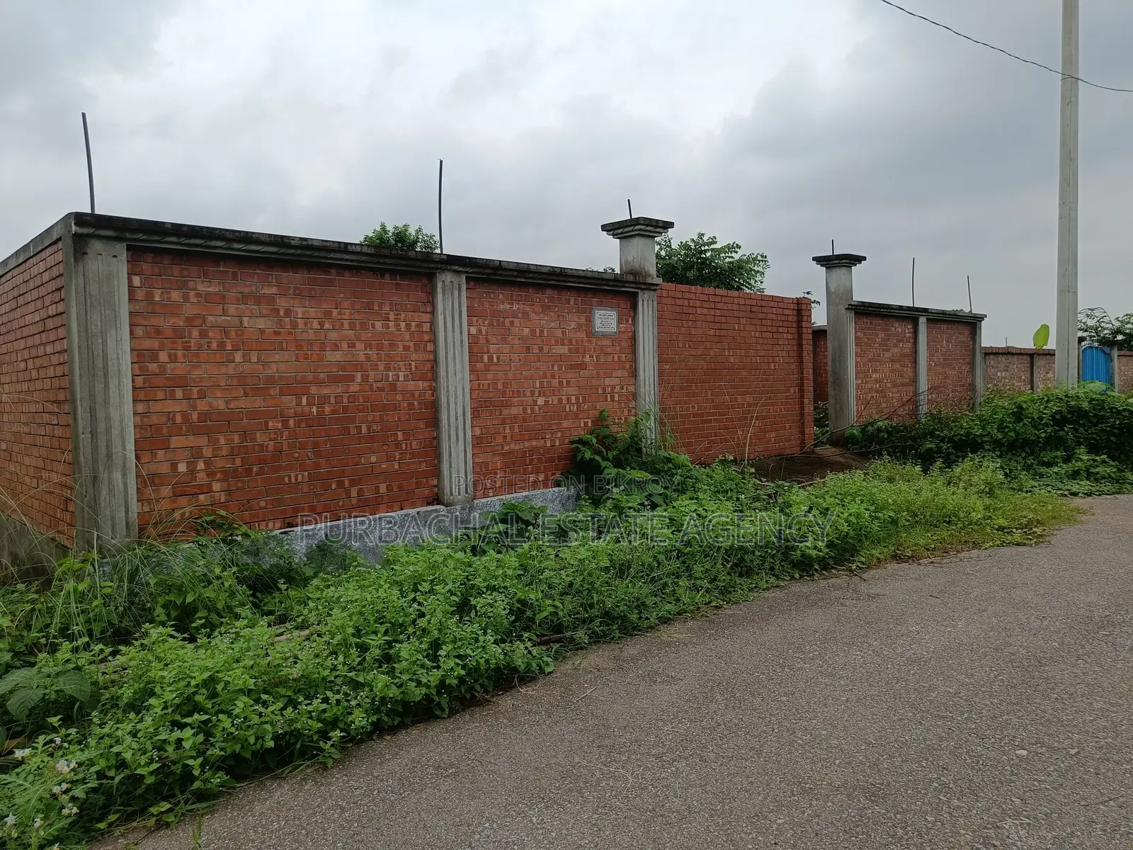 সেক্টর ১৫-এ ৫৪ ফুট ফ্রন্টের দক্ষিণমুখী ৩ কাঠার প্লট