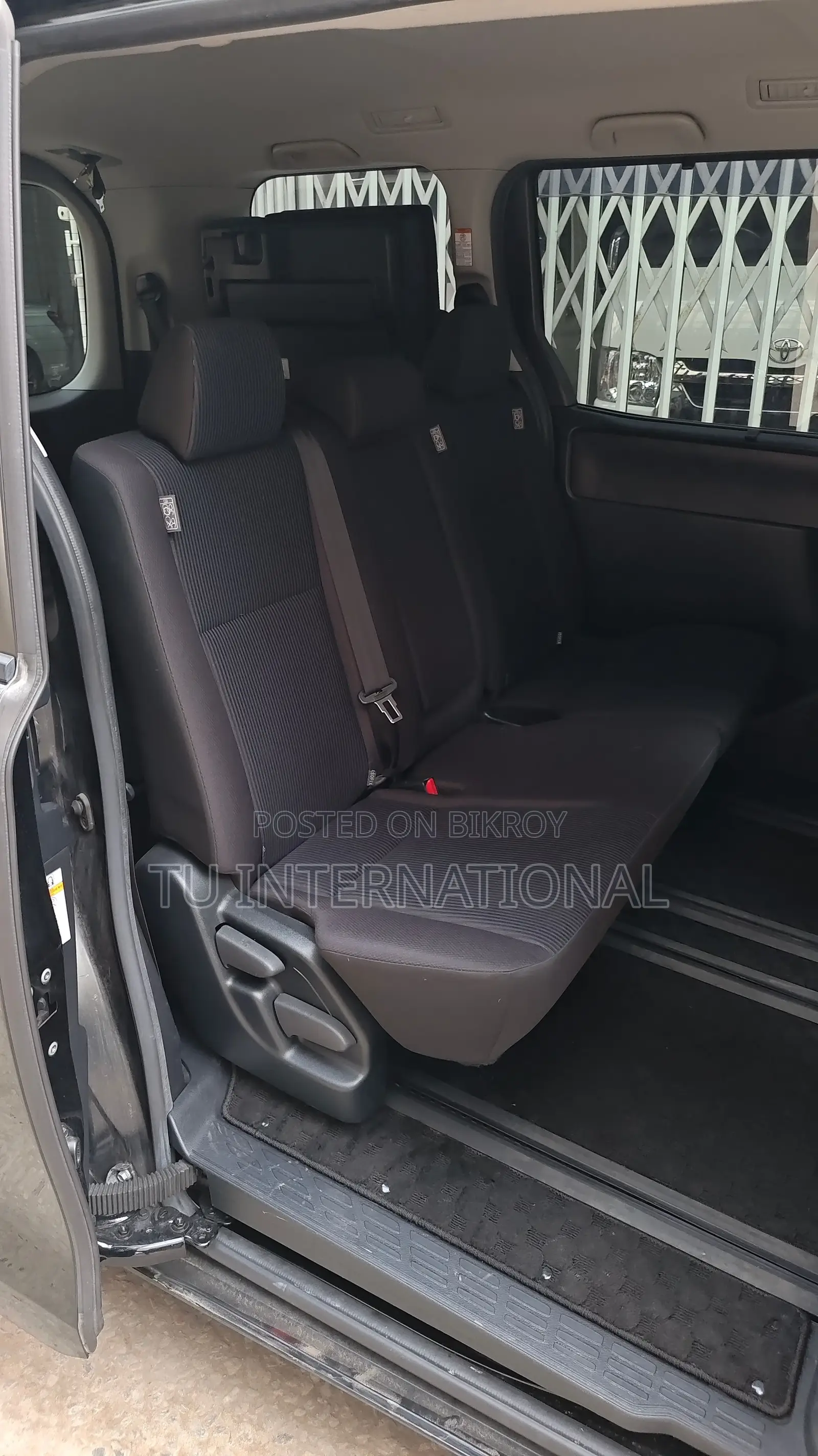 Toyota Noah Non-Hybrid 2020