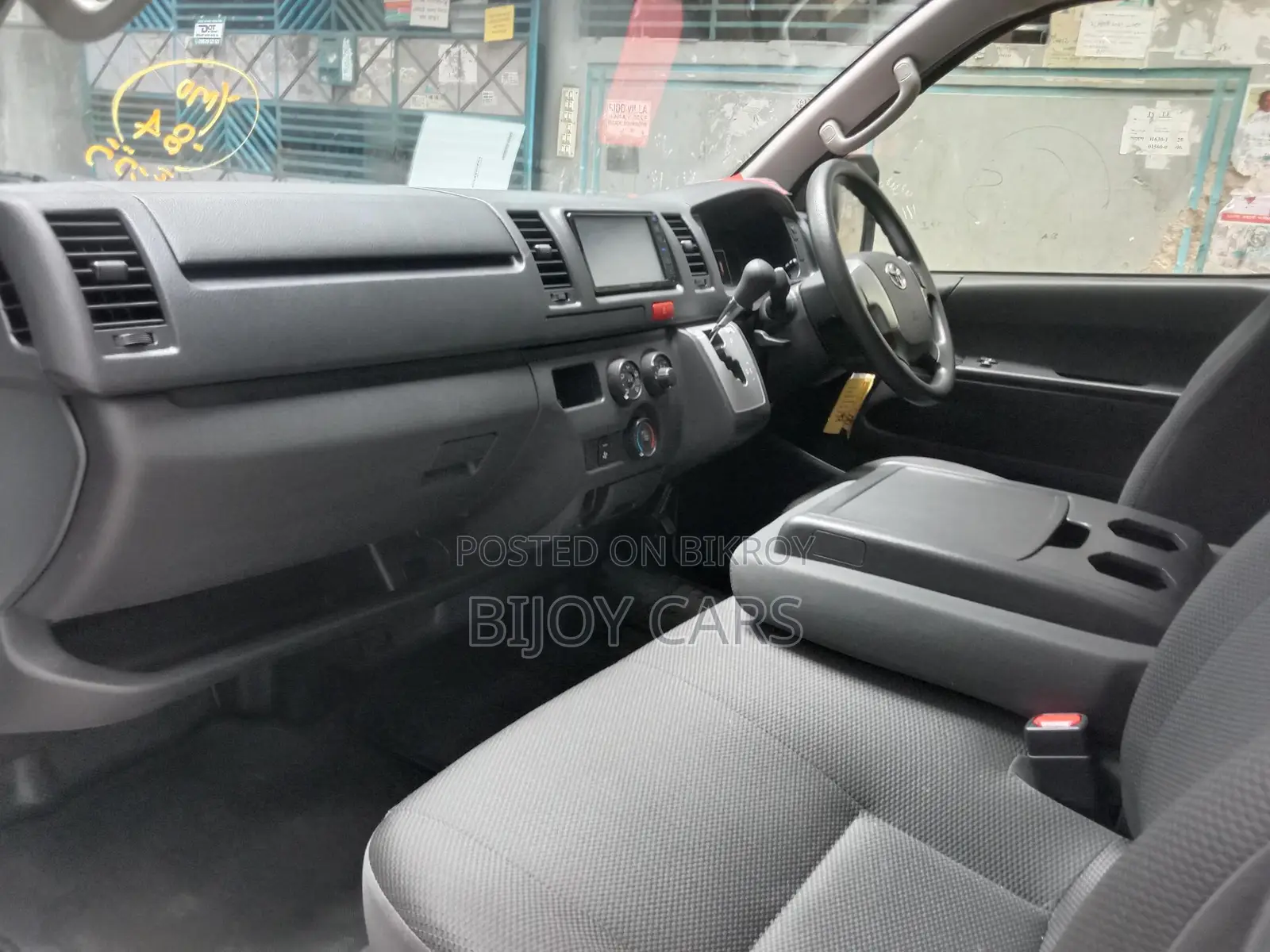 Toyota Hiace 2022