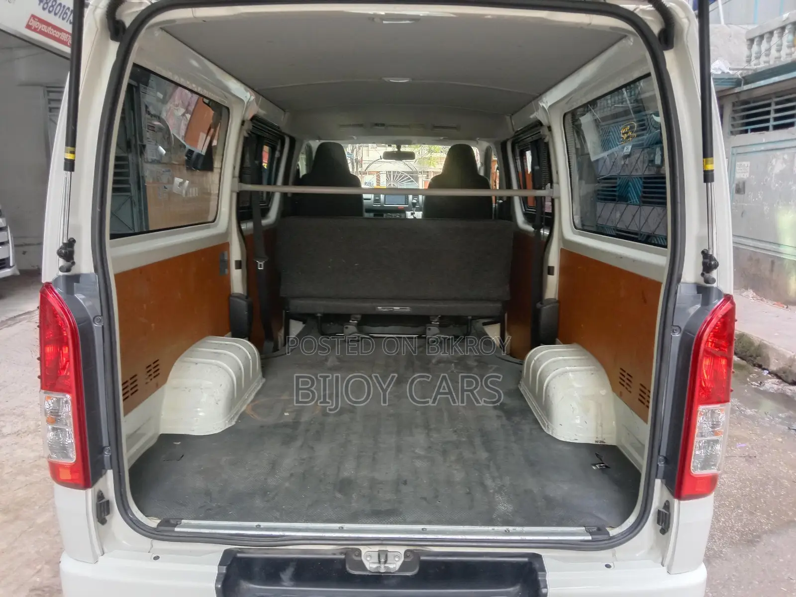 Toyota Hiace 2022
