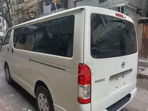 Toyota Hiace 2022
