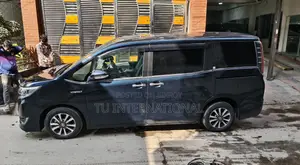 Toyota Esquire Hybrid Gi Premium 2020