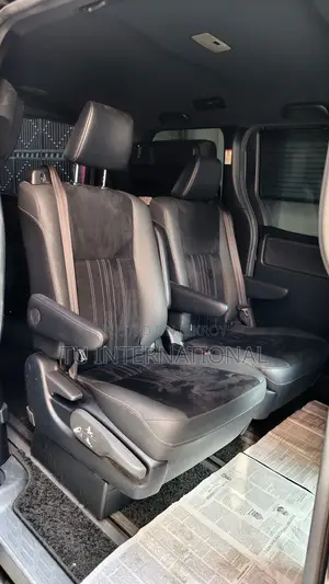 Toyota Esquire Hybrid Gi Premium 2020