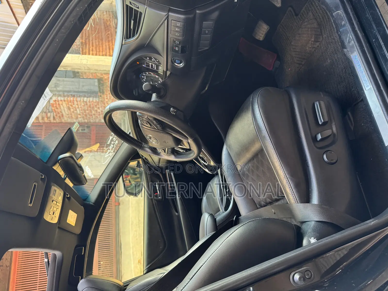 Toyota Harrier SUNROOF ALPINE NEVI. 2020