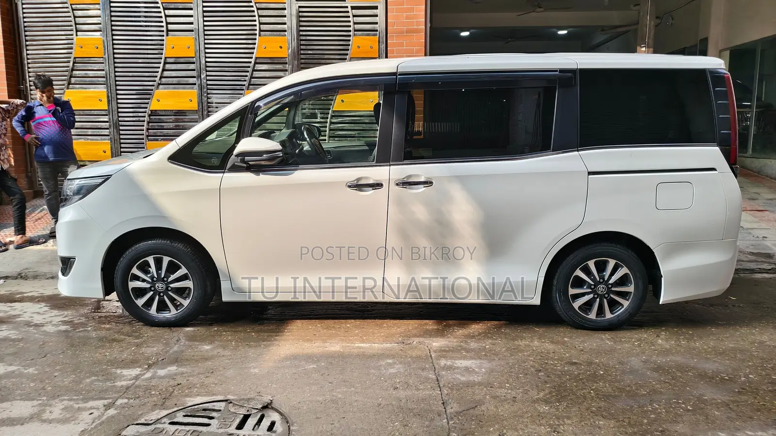 Toyota Esquire Hybrid GI Premium 2020