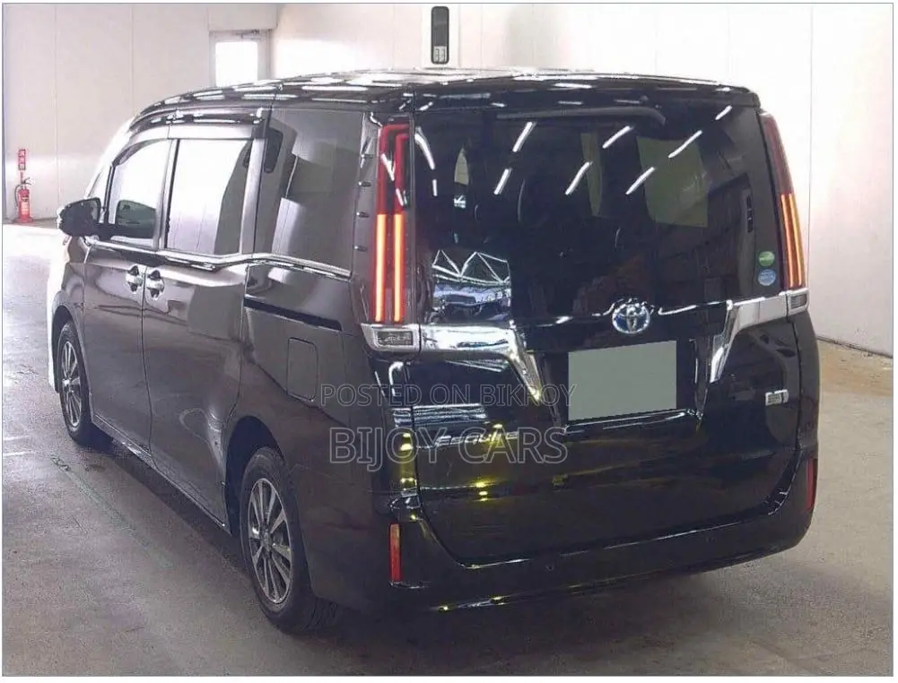 Toyota Esquire 2020