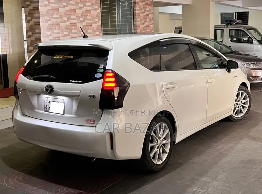 Toyota Prius Alpha PANAROMIC 2016