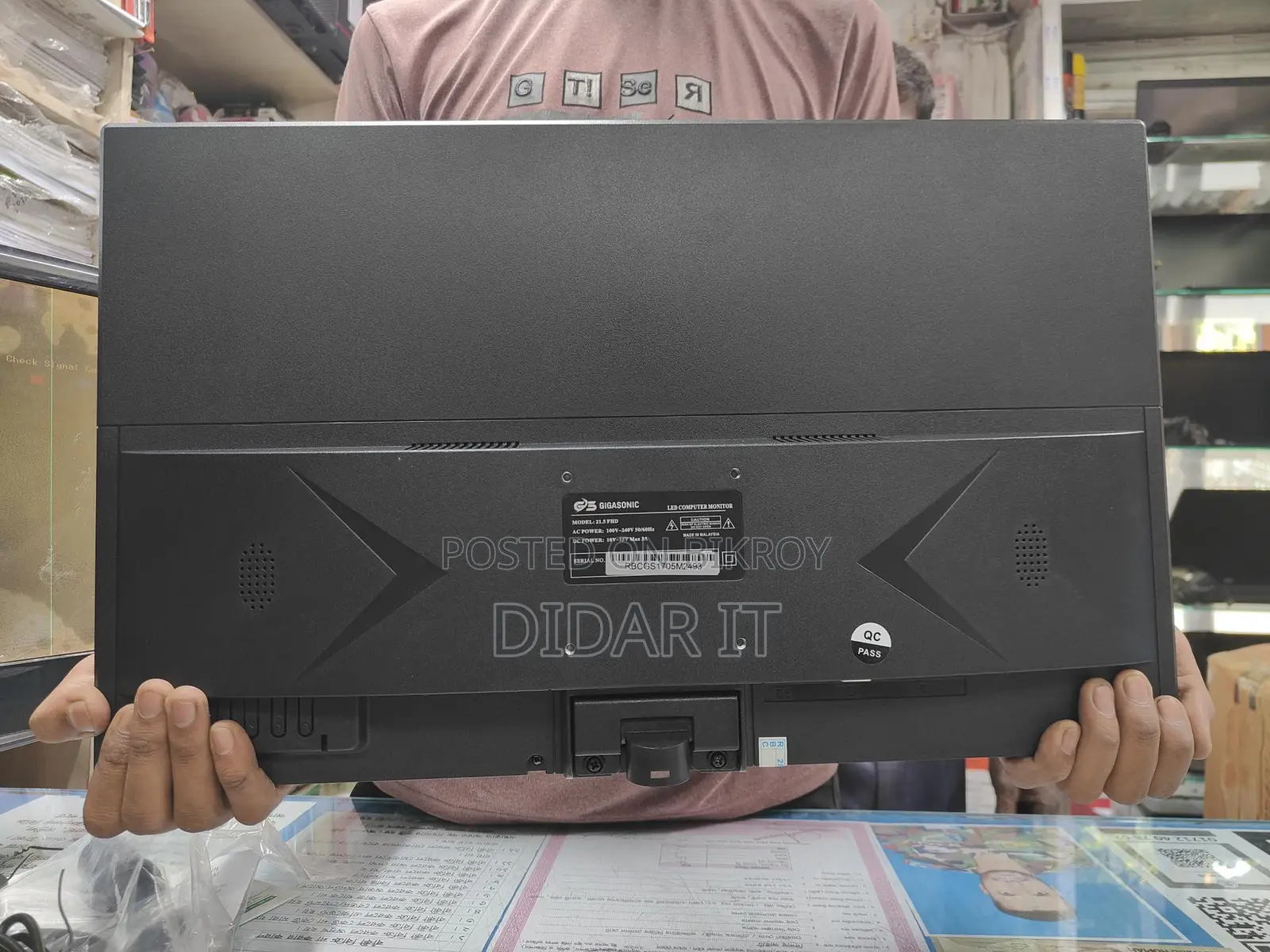 Gigasonic 22" LED Monitor with 01 year official warranty