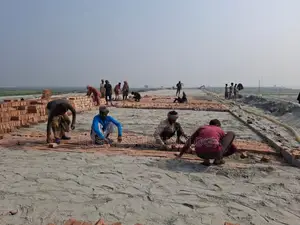 ঢাকা মিরপুরে জলের ধরে প্লট , ৩ বছরে ৭ গুনের বেশি নিশ্চিত মুনাফা।