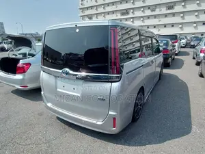 Toyota Noah X Package 2021