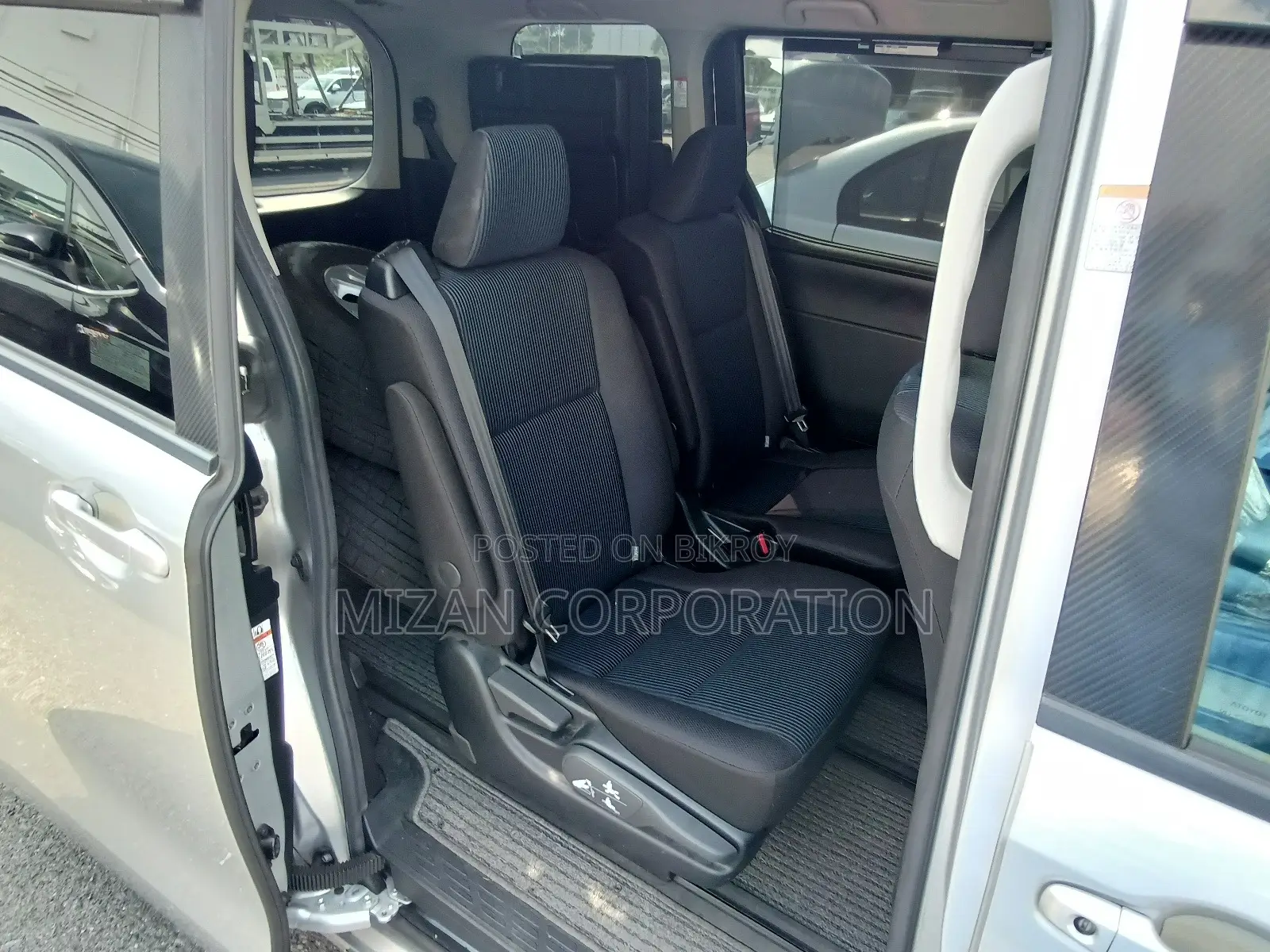 Toyota Noah X Package 2021