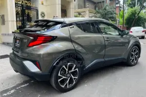 Toyota C-HR G LED PKG BROWN 2020