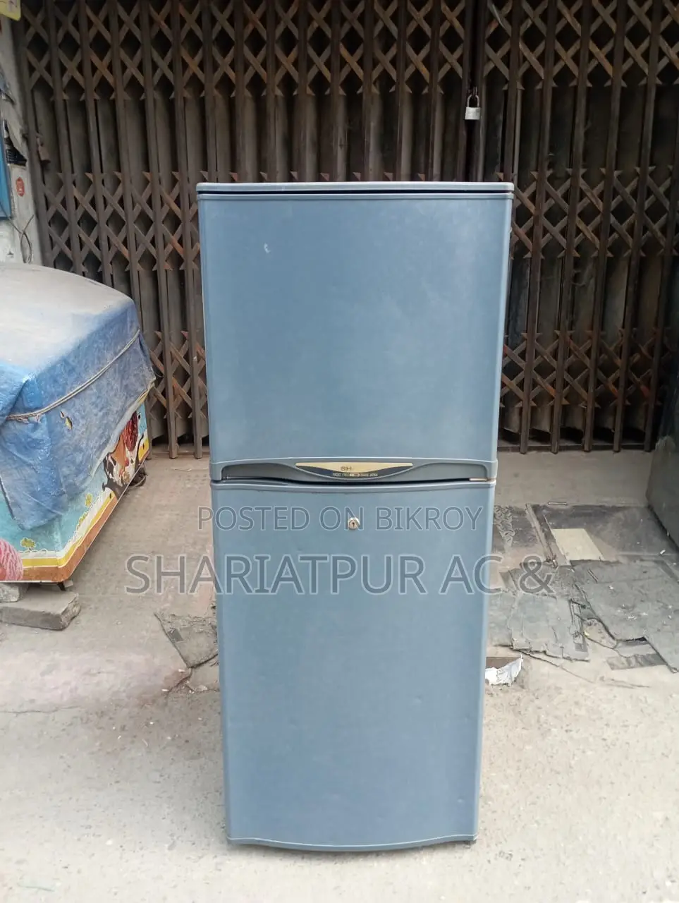 Sharp 200 Ltr Fridge in Excellent Condition