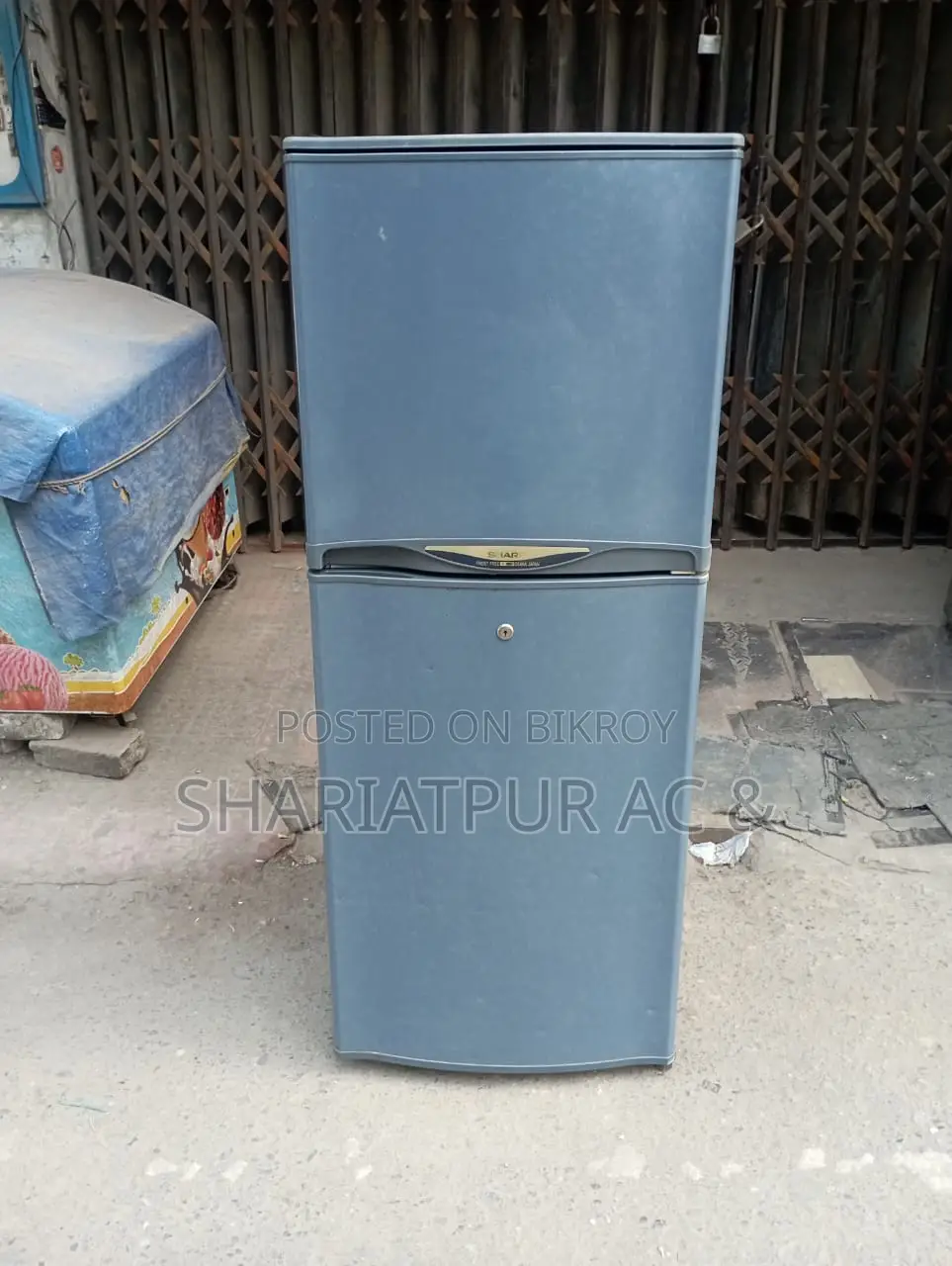 Sharp 200 Ltr Fridge in Excellent Condition