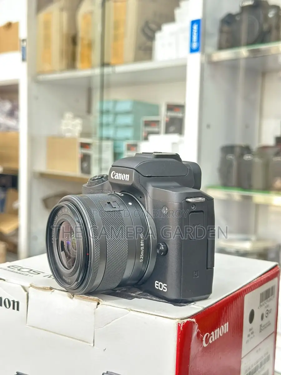 Canon M50 15-45mm lens full box