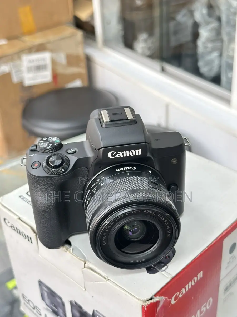 Canon M50 15-45mm lens full box