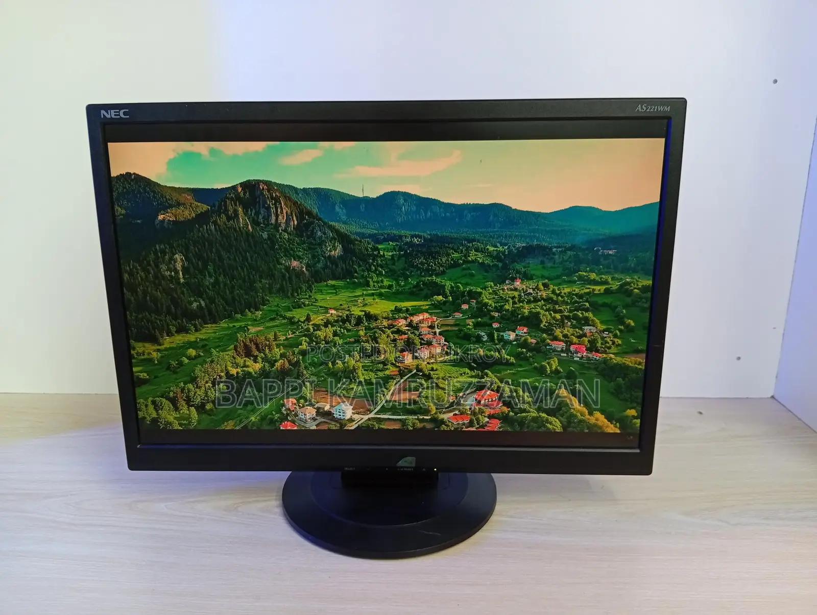 ✨ For Sale: Premium Quality (NEC) 22-inch Monitor! ✨