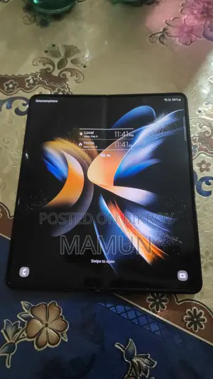 Samsung Galaxy Z Fold 4 . (Used)