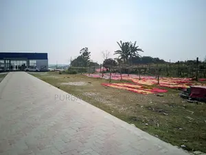 পছন্দের প্লট কিনুন বিশাল ডিসকাউন্টার , টিউলিপ ভ্যালী।