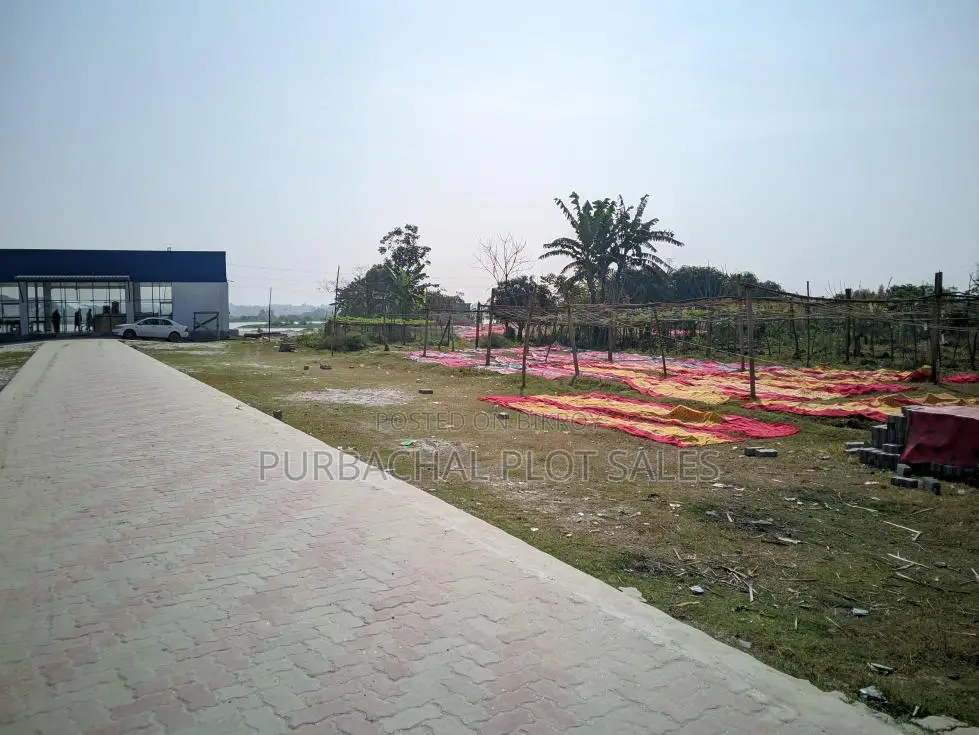 পছন্দের প্লট কিনুন বিশাল ডিসকাউন্টার , টিউলিপ ভ্যালী।