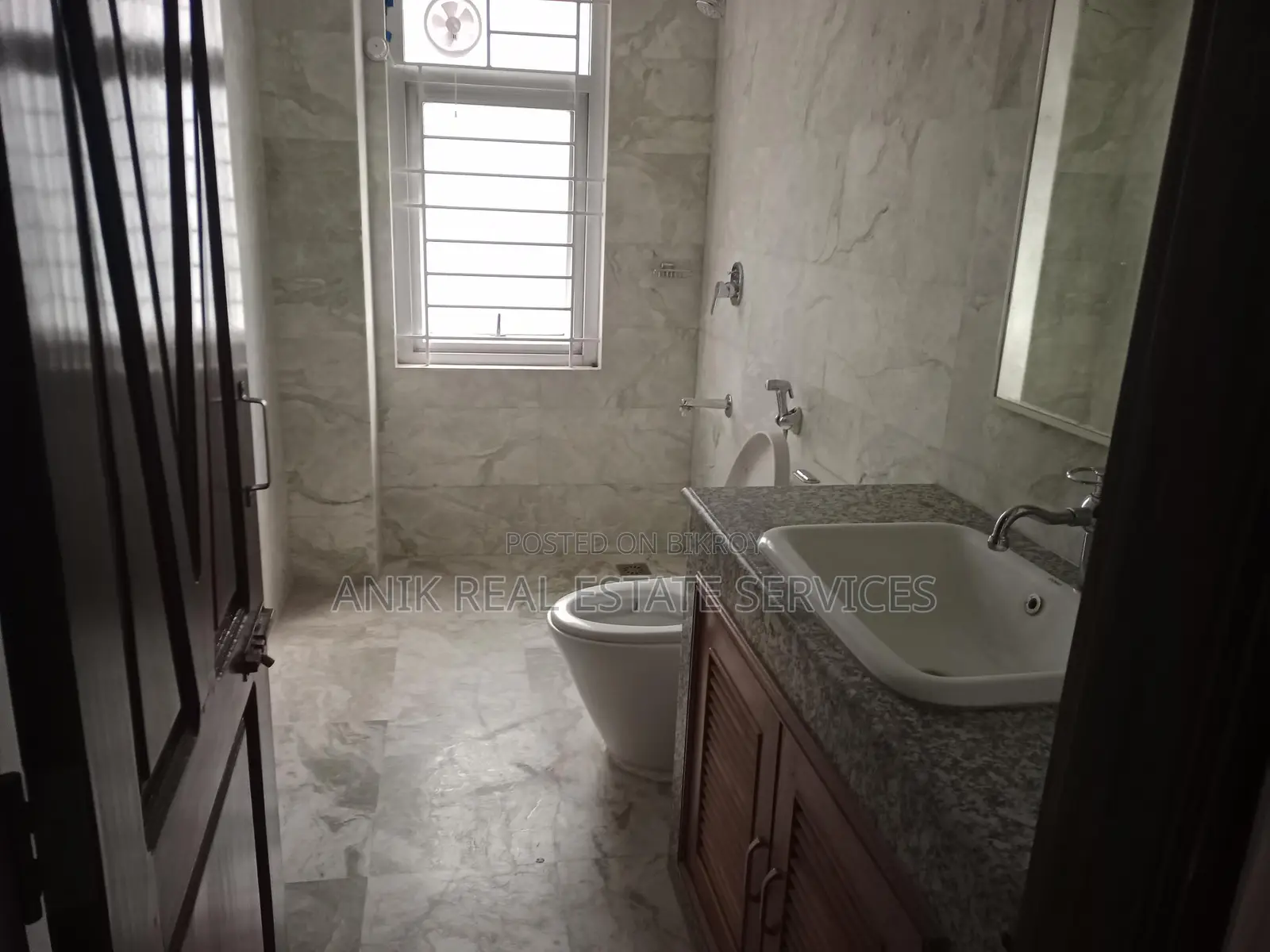 Good Quality 3 Bedroom Un Farnised Flat Rent At Gulshan