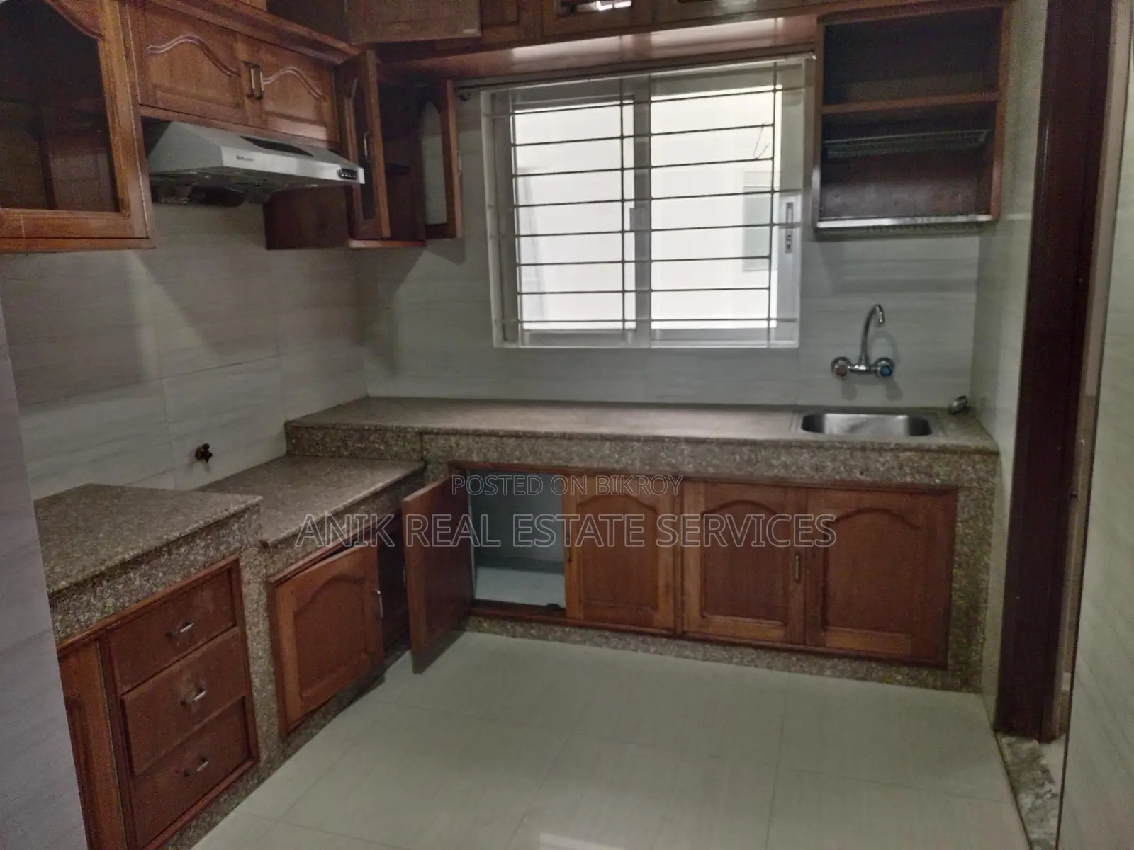 Good Quality 3 Bedroom Un Farnised Flat Rent At Gulshan