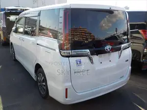 Toyota Esquire GI 2020