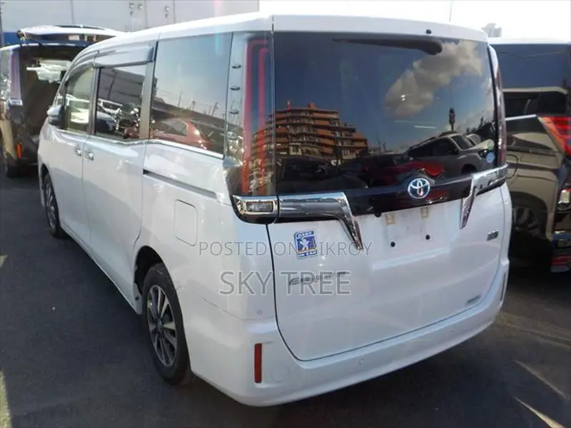 Toyota Esquire GI 2020