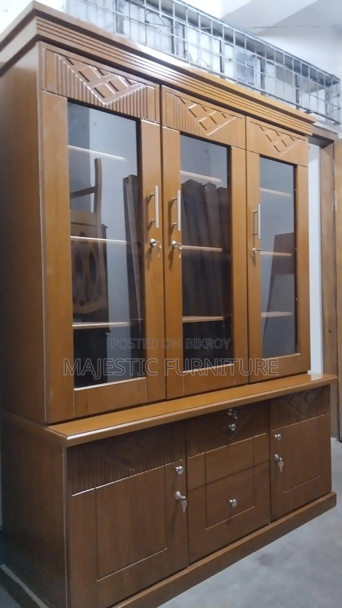 NEW SHOWCASE 5 FEET. MDF. M# 492