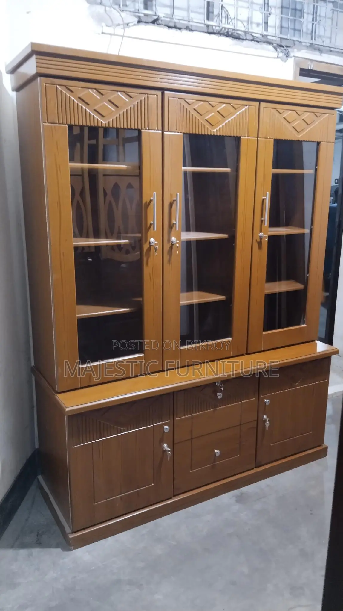 NEW SHOWCASE 5 FEET. MDF. M# 492