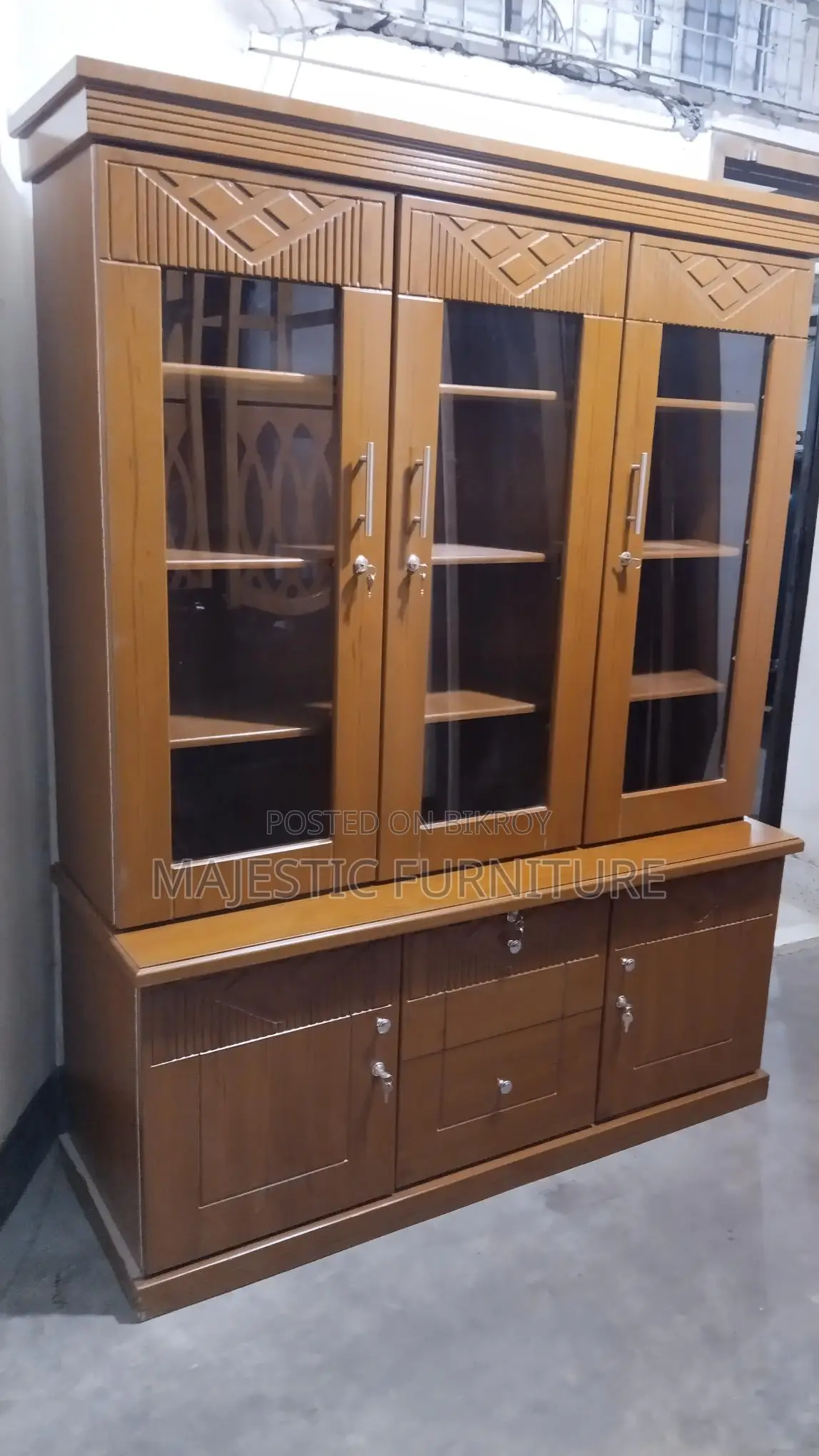 NEW SHOWCASE 5 FEET. MDF. M# 492