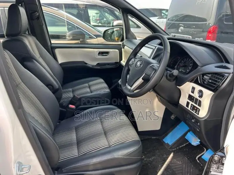 Toyota Noah SI WXB2 OCTEN 4POINT 2020