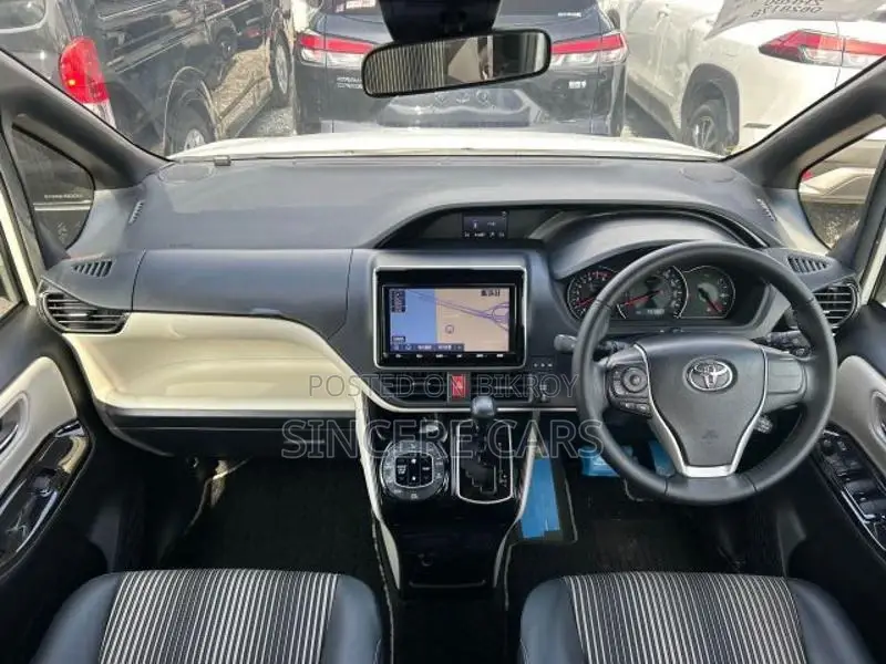 Toyota Noah SI WXB2 OCTEN 4POINT 2020