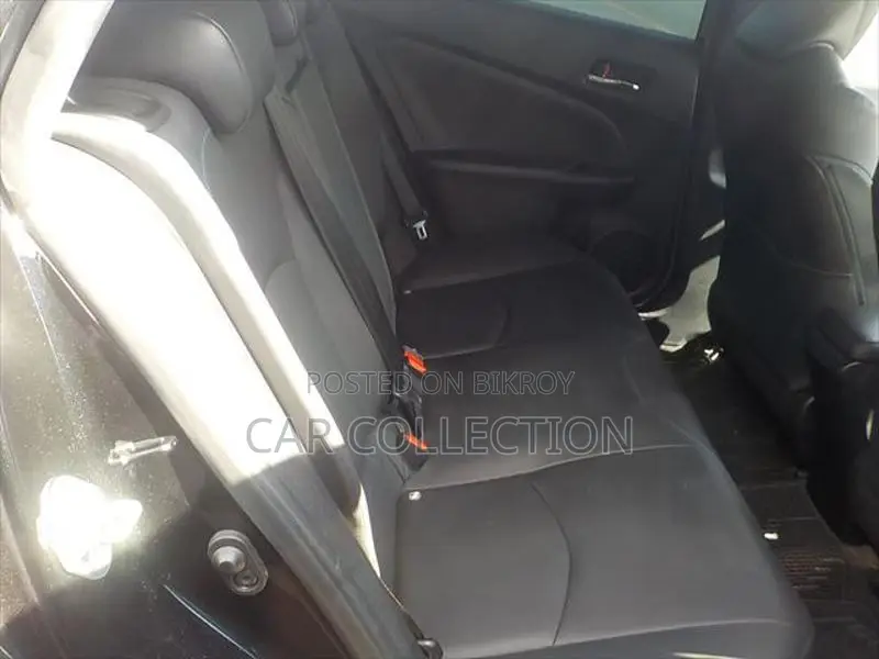 Toyota Prius s 2020