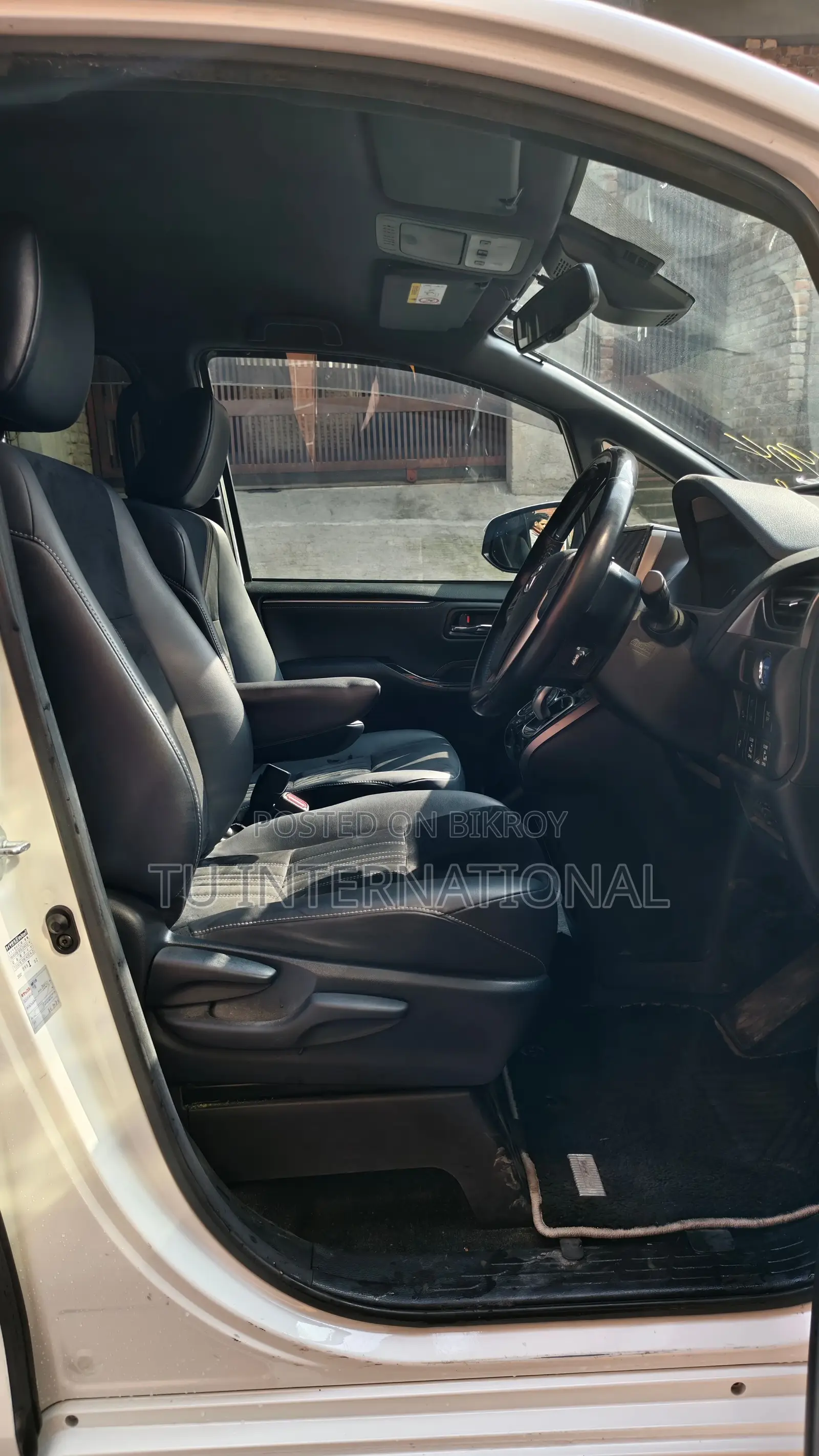 Toyota Esquire PUSH GI PREMIUM HV 2020
