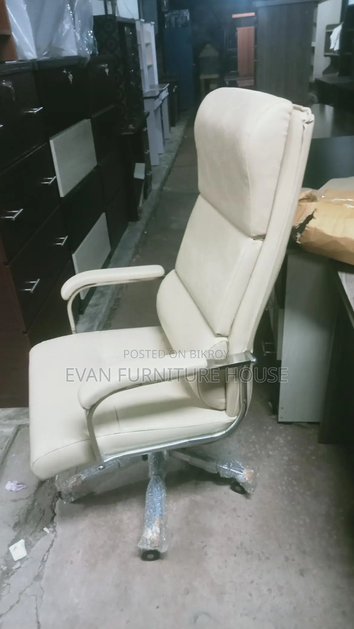 Executive Chair with Dual Mechanism
