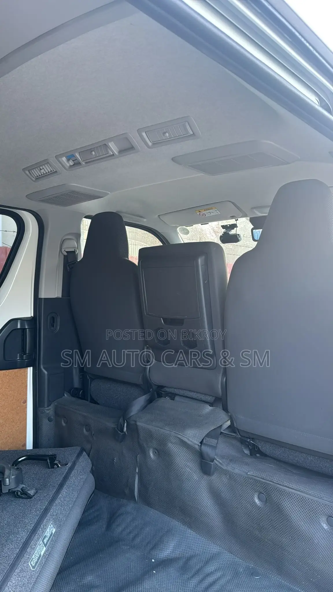 Toyota Hiace GL White Dual AC 2021