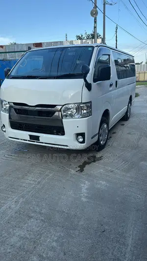 Toyota Hiace GL White Dual AC 2021