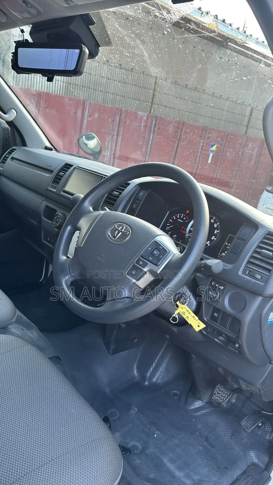 Toyota Hiace GL White Dual AC 2021