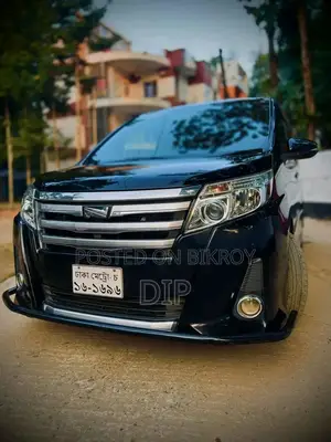Toyota Noah ` 2014