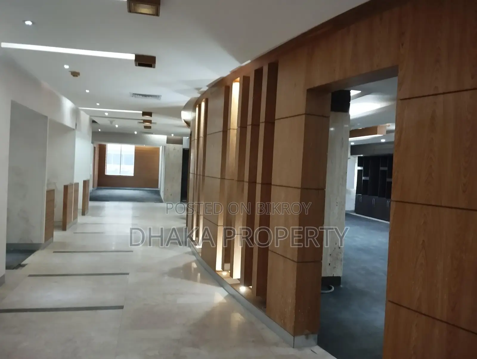 গুলশান এভিনিউতে ভাড়ার জন্য সেমি-ফার্নিশড কমার্শিয়াল অফিস স্পেস