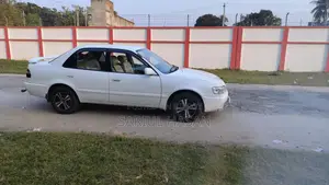Toyota Corolla 1998 White